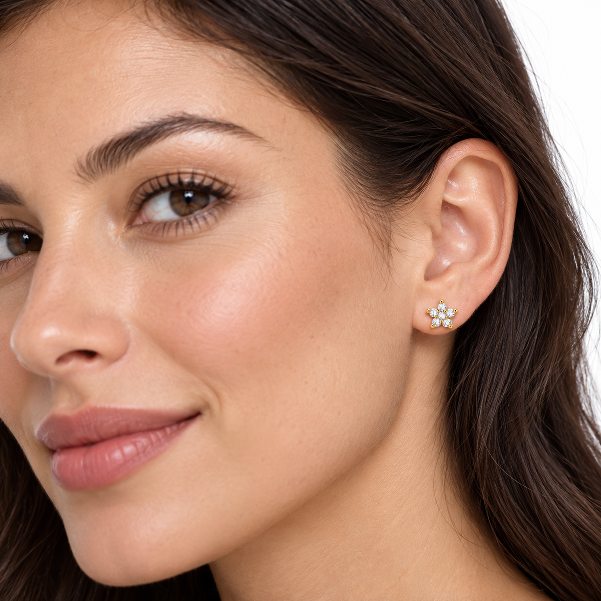 Par de Pendientes Flor Lumière de 6 mm con Circonitas Transparentes – Acero Inoxidable Hipoalergénico, Resistentes al Agua, Cierre de Rosca Trasera | Dorado y Plateado