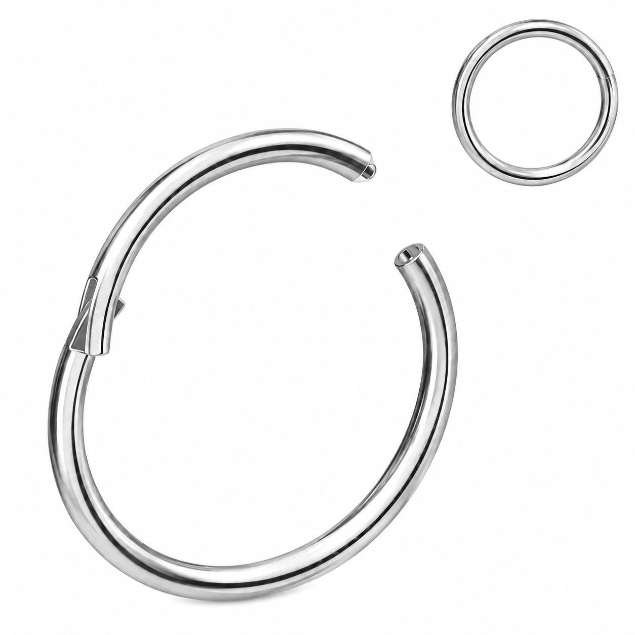 Piercing clicker plateado de acero inoxidable abierto mostrando el cierre